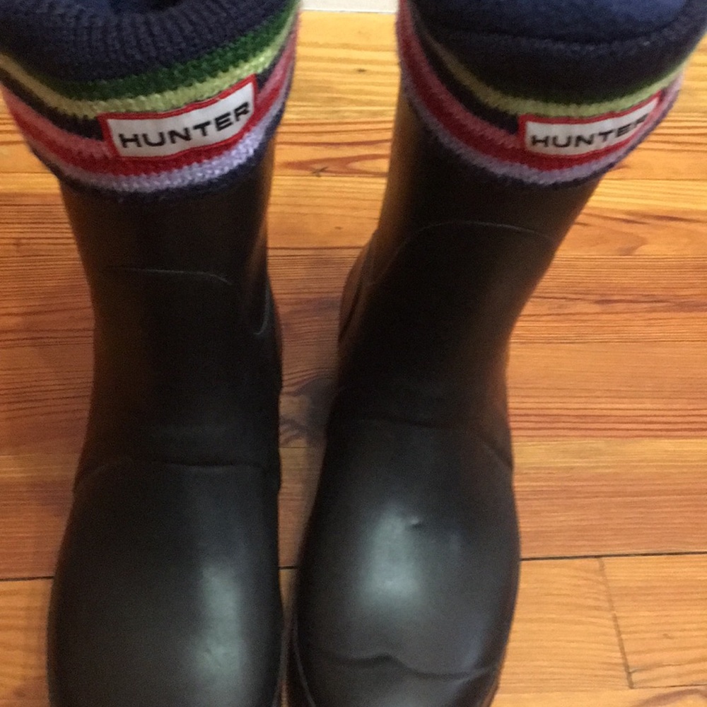 Hunted boots size 8 with socks